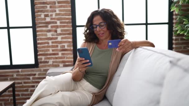 Middle Age Hispanic Woman Shopping Online Smartphone — Video