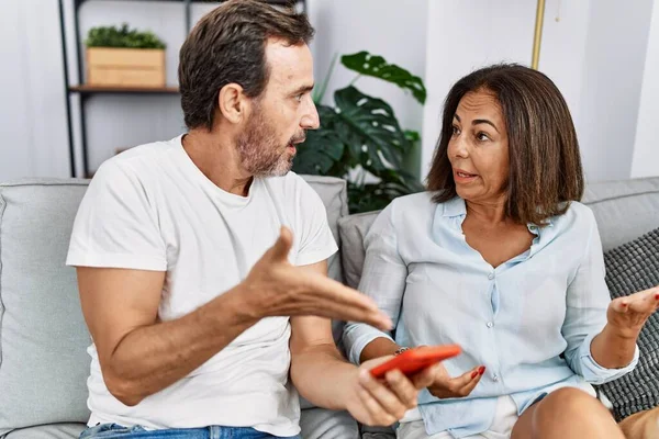 Middle Age Man Woman Couple Problem Infidelity Using Smartphone Home — Stock Photo, Image