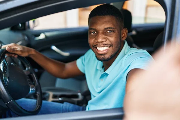 Young African American Man Making Selfie Camera Sitting Car Street — Foto Stock