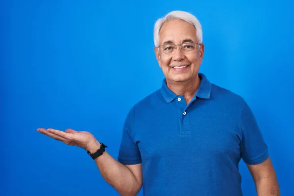 Middle Age Man Grey Hair Standing Blue Background Smiling Cheerful — Stok fotoğraf