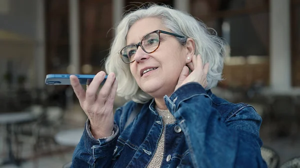 Middle Age Woman Grey Hair Sending Voice Message Smartphone Street — ストック写真