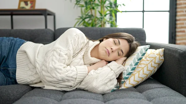 Young Beautiful Hispanic Woman Lying Sofa Sleeping Home — Stock Fotó