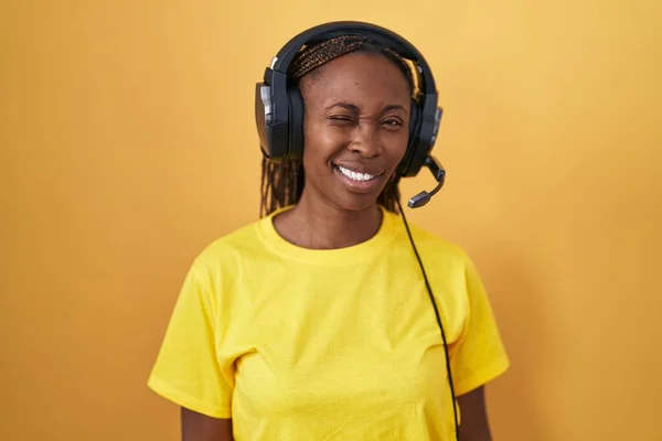 African American Woman Listening Music Using Headphones Winking Looking Camera — Stock Photo, Image