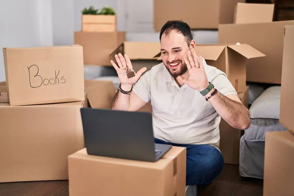 Size Hispanic Man Beard Moving New Home Doing Video Call — Stock Photo, Image