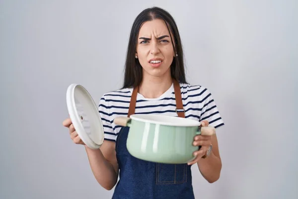 Young Brunette Woman Wearing Apron Holding Cooking Pot Clueless Confused — Photo