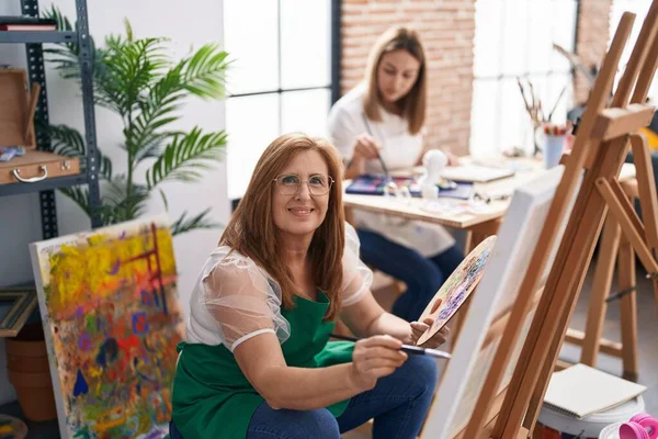 Mother Daughter Artists Smiling Confident Drawing Art Studio — Photo