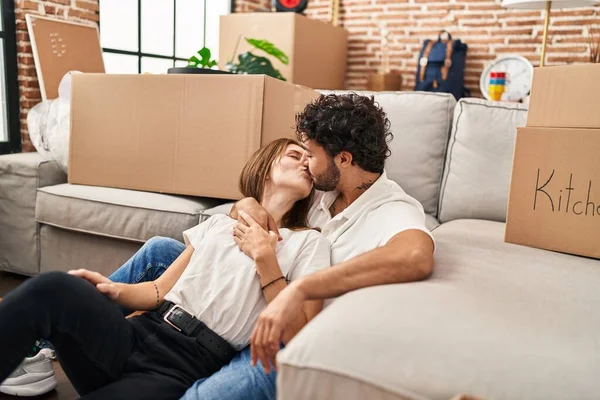 Man Woman Couple Kissing Hugging Each Other New Home — Stockfoto