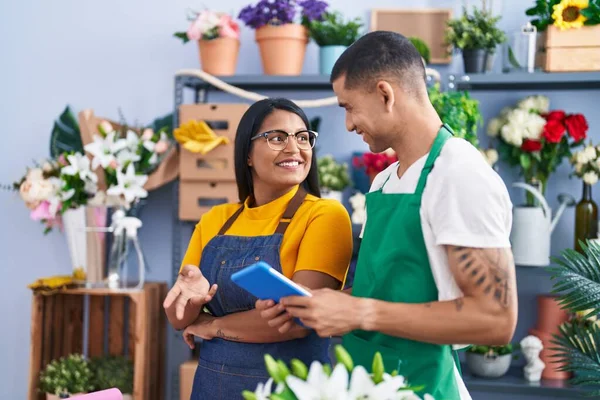 Man Woman Florists Smiling Confident Using Touchpad Florist — Stock Photo, Image
