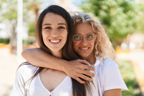 Two Women Mother Daughter Hugging Each Other Park — Foto Stock