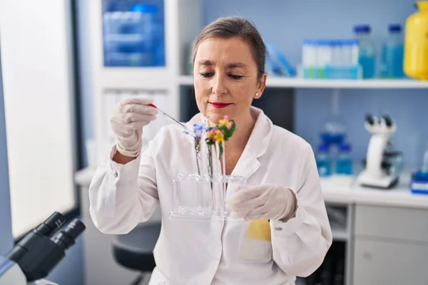 Middle Age Woman Scientist Pouring Liquid Flower Laboratory — Photo