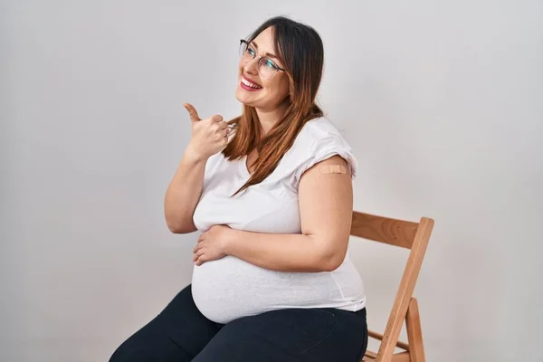 Pregnant Woman Wearing Band Aid Vaccine Injection Pointing Thumb Side — Stock Photo, Image
