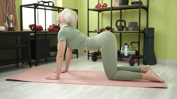 Young Blonde Woman Doing Yoga Exercise Lying Floor Street — ストック写真