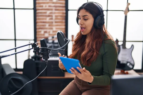 Young Hispanic Woman Artist Singing Song Music Studio — Foto de Stock
