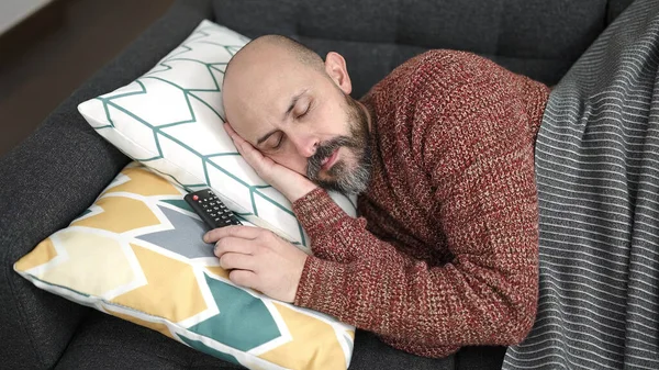 Young Bald Man Holding Remote Control Lying Sofa Sleeping Home — Stock Photo, Image