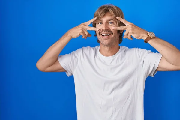 Middle Age Man Standing Blue Background Doing Peace Symbol Fingers — Stock Photo, Image