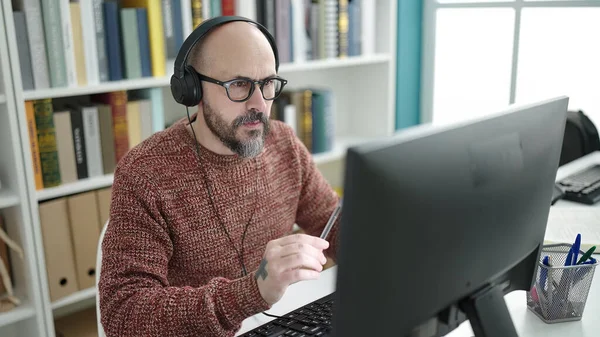 Young Bald Man Student Using Computer Studying University Classroom — Stock Photo, Image