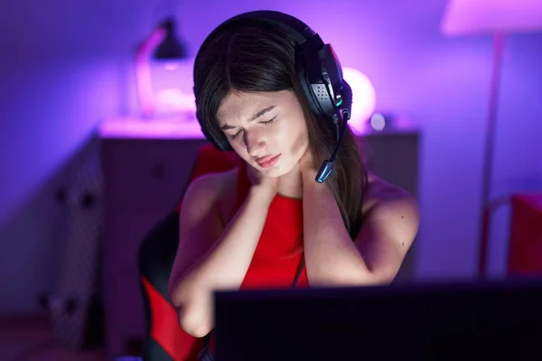 Young Caucasian Woman Streamer Stressed Using Computer Gaming Room — Stock Photo, Image