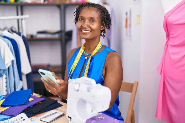Middle Age African American Woman Tailor Smiling Confident Using Smartphone — Stock Photo, Image