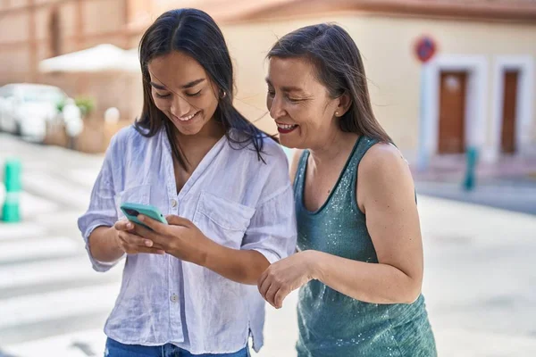 Two Women Mother Daughter Smiling Confident Using Smartphone Street — Fotografia de Stock