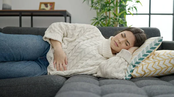 Young Beautiful Hispanic Woman Suffering Stomach Ache Lying Sofa Home — Photo