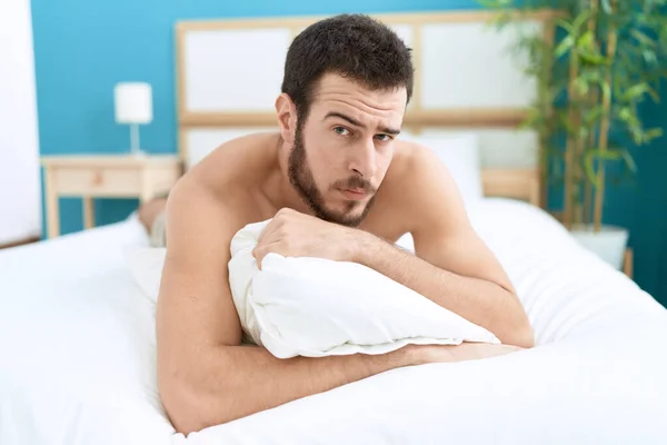 Young Hispanic Man Lying Bed Relaxed Expression Bedroom — Stock Photo, Image