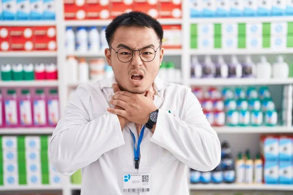 Chinese Young Man Working Pharmacy Drugstore Shouting Suffocate Because Painful — Stock Photo, Image