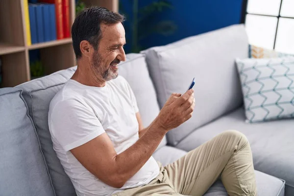 Middle Age Man Using Smartphone Sitting Sofa Home — 图库照片