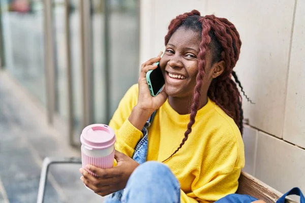 African American Woman Student Talking Smartphone Drinking Coffee University — Stock Photo, Image