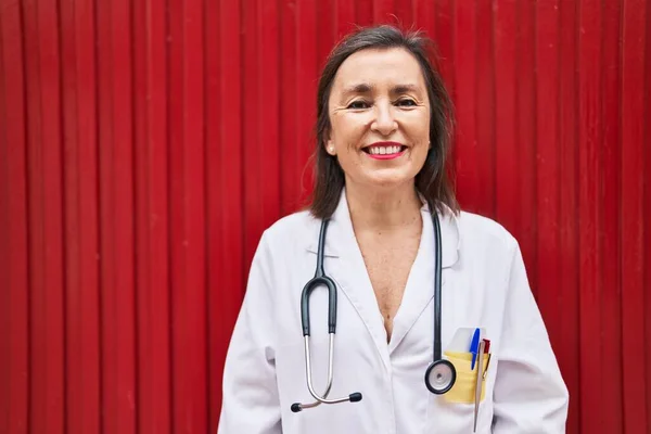 Middle Age Hispanic Woman Wearing Doctor Uniform Stethoscope Looking Positive — Photo