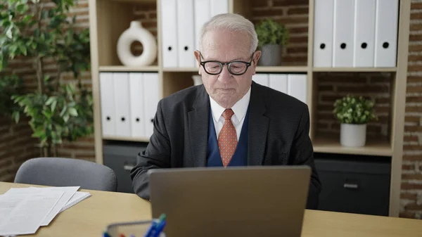 Senior Business Worker Working Laptop Office — Stock fotografie