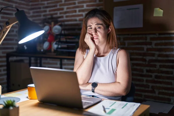 Brunette Woman Working Office Night Looking Stressed Nervous Hands Mouth — Stock Photo, Image