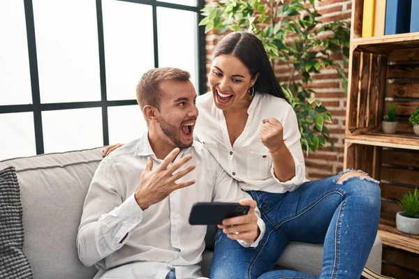 Man Woman Couple Smiling Confident Using Smartphone Home — Stockfoto