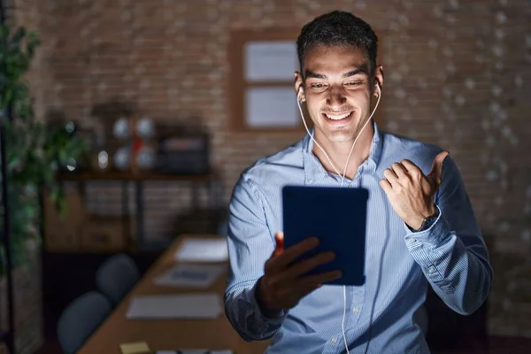 Handsome Hispanic Man Working Office Night Pointing Back Hand Thumbs — Stock Photo, Image