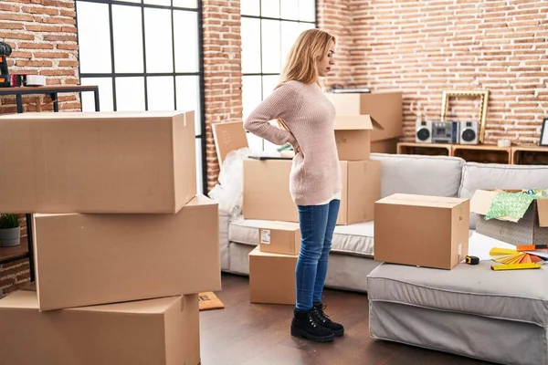 Young Woman Suffering Backache Standing New Home — Stock Photo, Image