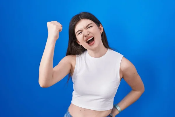 Young Caucasian Woman Standing Blue Background Angry Mad Raising Fist — 스톡 사진