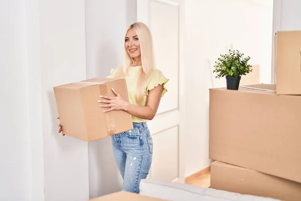 Young Blonde Woman Smiling Confident Holding Package New Home — Photo