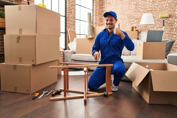 Young Hispanic Man Working Moving Service Smiling Happy Positive Thumb — Stock Photo, Image