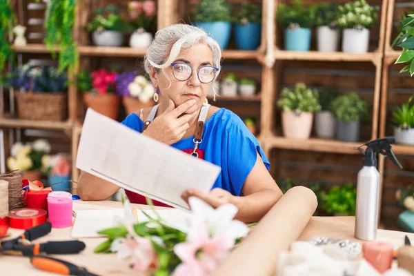 Middle Age Grey Haired Woman Florist Reading Document Serious Expression — ストック写真