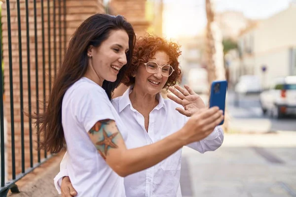 Two Women Mother Daughter Hugging Each Other Having Video Call — Stock Photo, Image