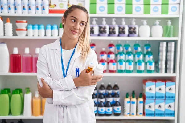 Young Beautiful Hispanic Woman Pharmacist Holding Pills Bottles Arms Crossed — Foto Stock