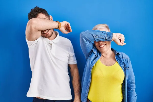 Young Brazilian Mother Son Standing Blue Background Covering Eyes Arm — Stock Photo, Image