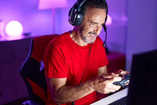Middle Age Man Streamer Playing Video Game Using Joystick Gaming — Photo