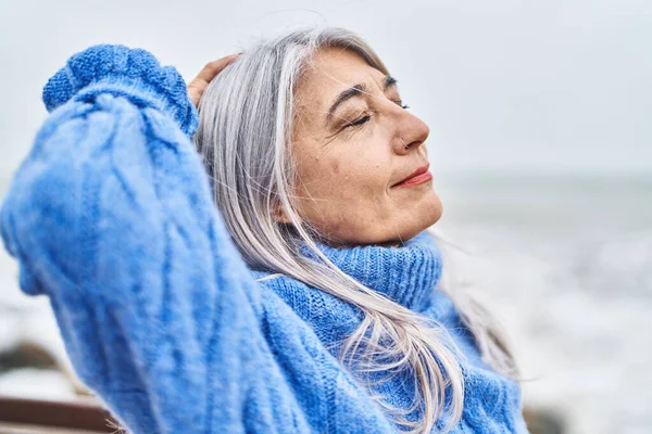 Middle Age Grey Haired Woman Smiling Confident Breathing Seaside — Stock Photo, Image