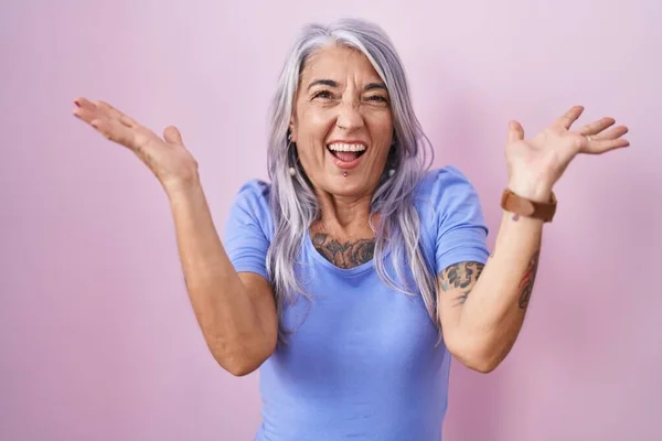 Middle Age Woman Tattoos Standing Pink Background Celebrating Crazy Amazed — Stock Photo, Image