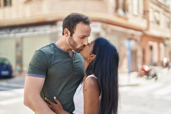 Man Woman Interracial Couple Hugging Each Other Kissing Street — 图库照片