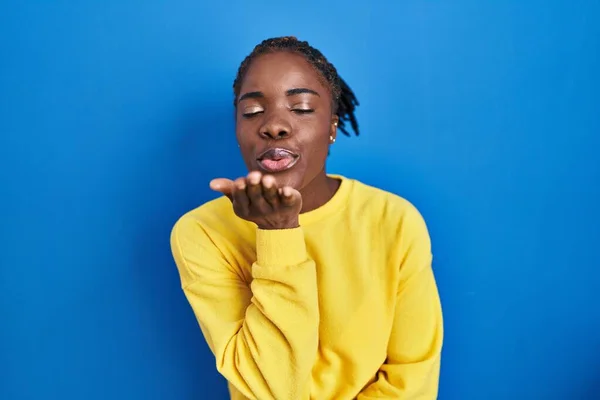 Beautiful Black Woman Standing Blue Background Looking Camera Blowing Kiss — Photo
