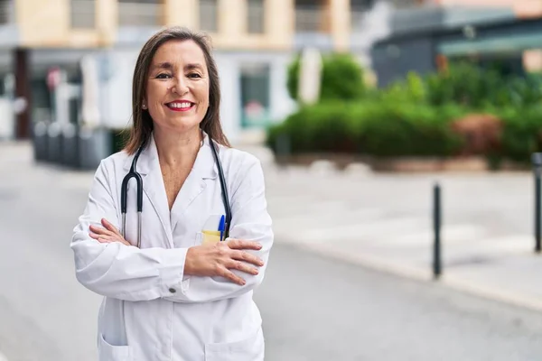 Middle Age Woman Wearing Doctor Uniform Standing Arms Crossed Gesture — Zdjęcie stockowe