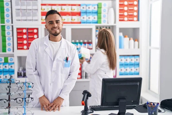 Man Woman Pharmacist Smiling Confident Standing Pharmacy — Fotografia de Stock