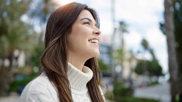 Young Beautiful Hispanic Woman Smiling Confident Looking Sky Park — Stock Photo, Image