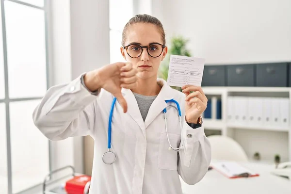 Young Doctor Woman Holding Covid Certificate Angry Face Negative Sign — Stock Photo, Image